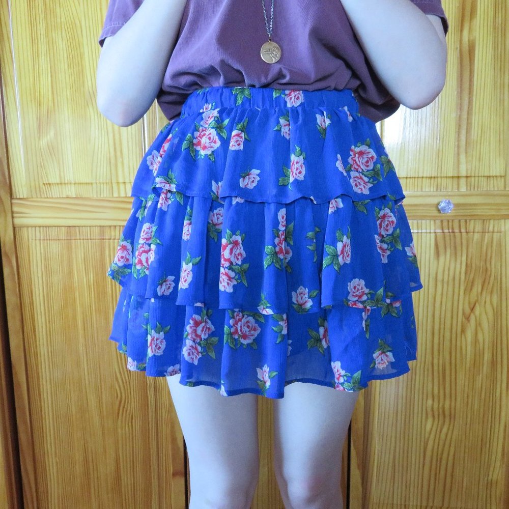 Hollister Ruffle Blue Flower Skirt XS